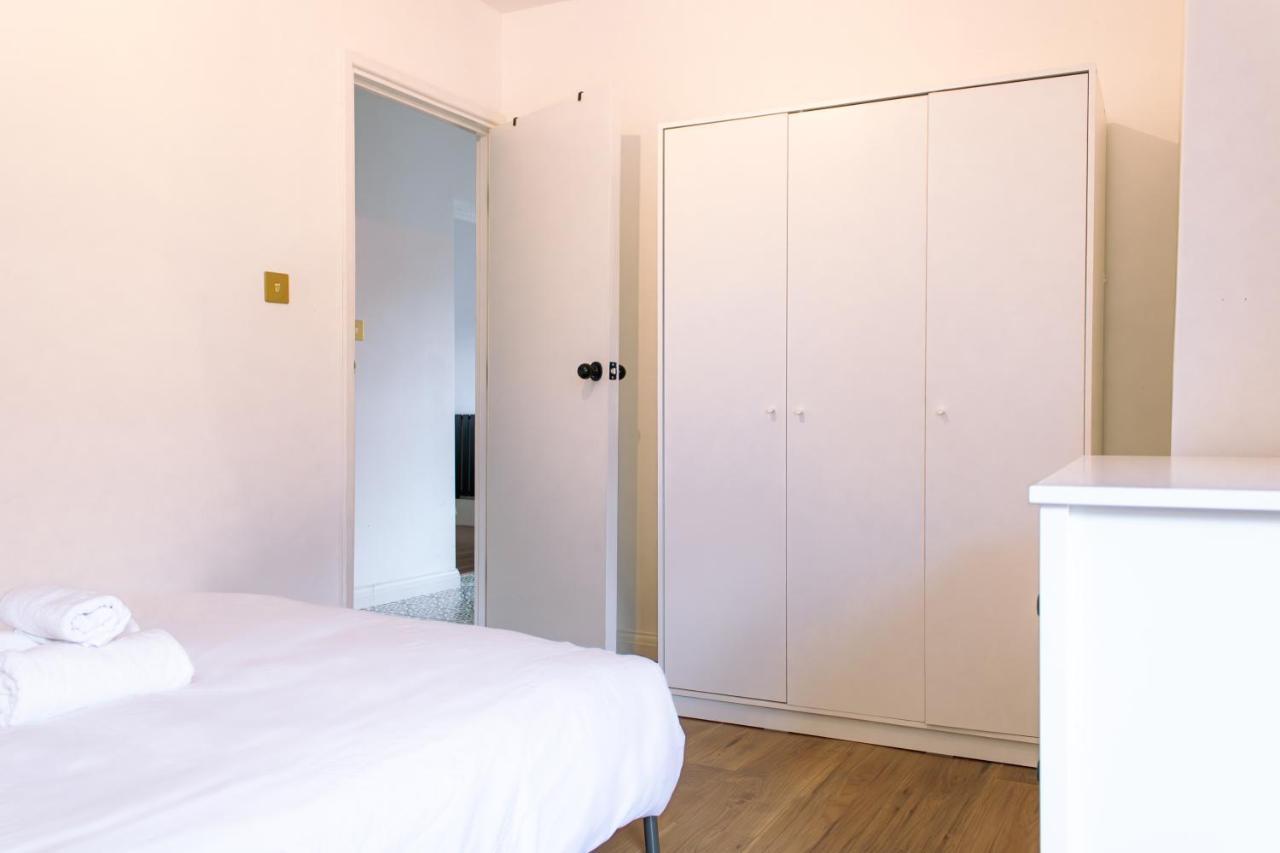 Nice 4 Bedroom Apartment Near City Centre 2-Min Walk To Metro !! Business & Family Friendly!! 伦敦 外观 照片