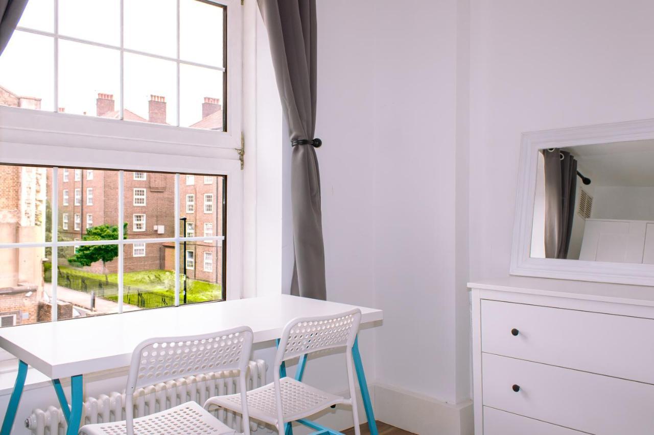 Nice 4 Bedroom Apartment Near City Centre 2-Min Walk To Metro !! Business & Family Friendly!! 伦敦 外观 照片