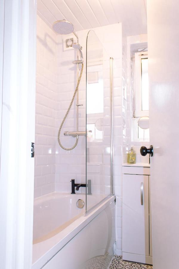 Nice 4 Bedroom Apartment Near City Centre 2-Min Walk To Metro !! Business & Family Friendly!! 伦敦 外观 照片