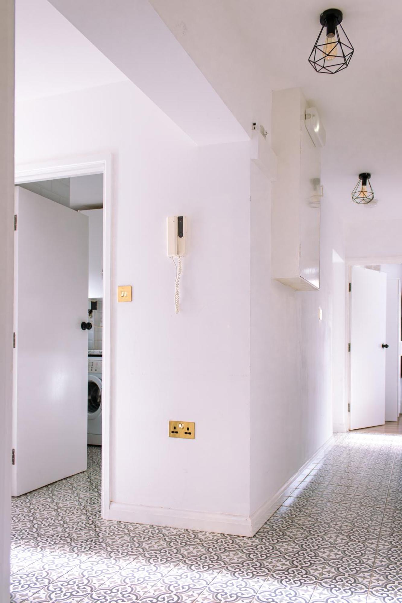 Nice 4 Bedroom Apartment Near City Centre 2-Min Walk To Metro !! Business & Family Friendly!! 伦敦 外观 照片